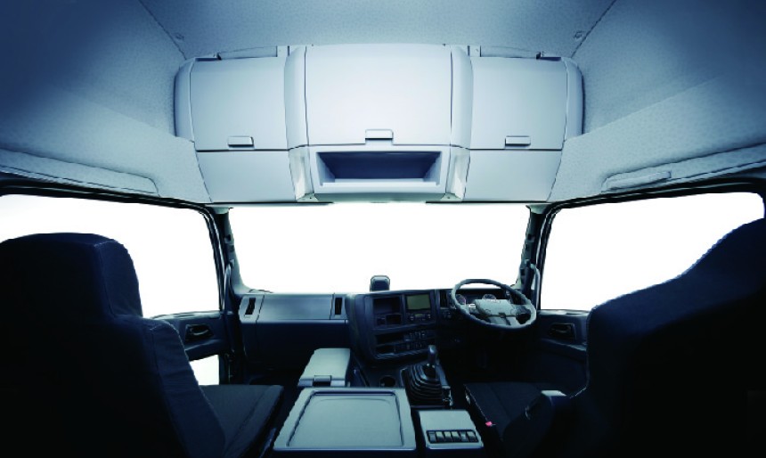 Quon_7MT_interior