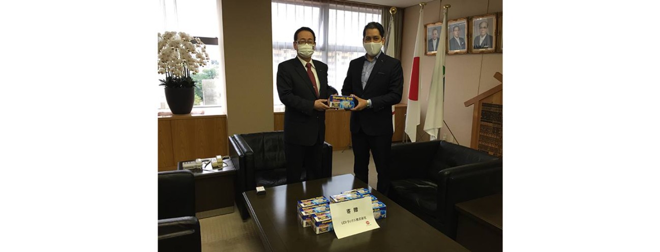 UD Trucks donates 5,000 masks to nursery schools in Ageo City